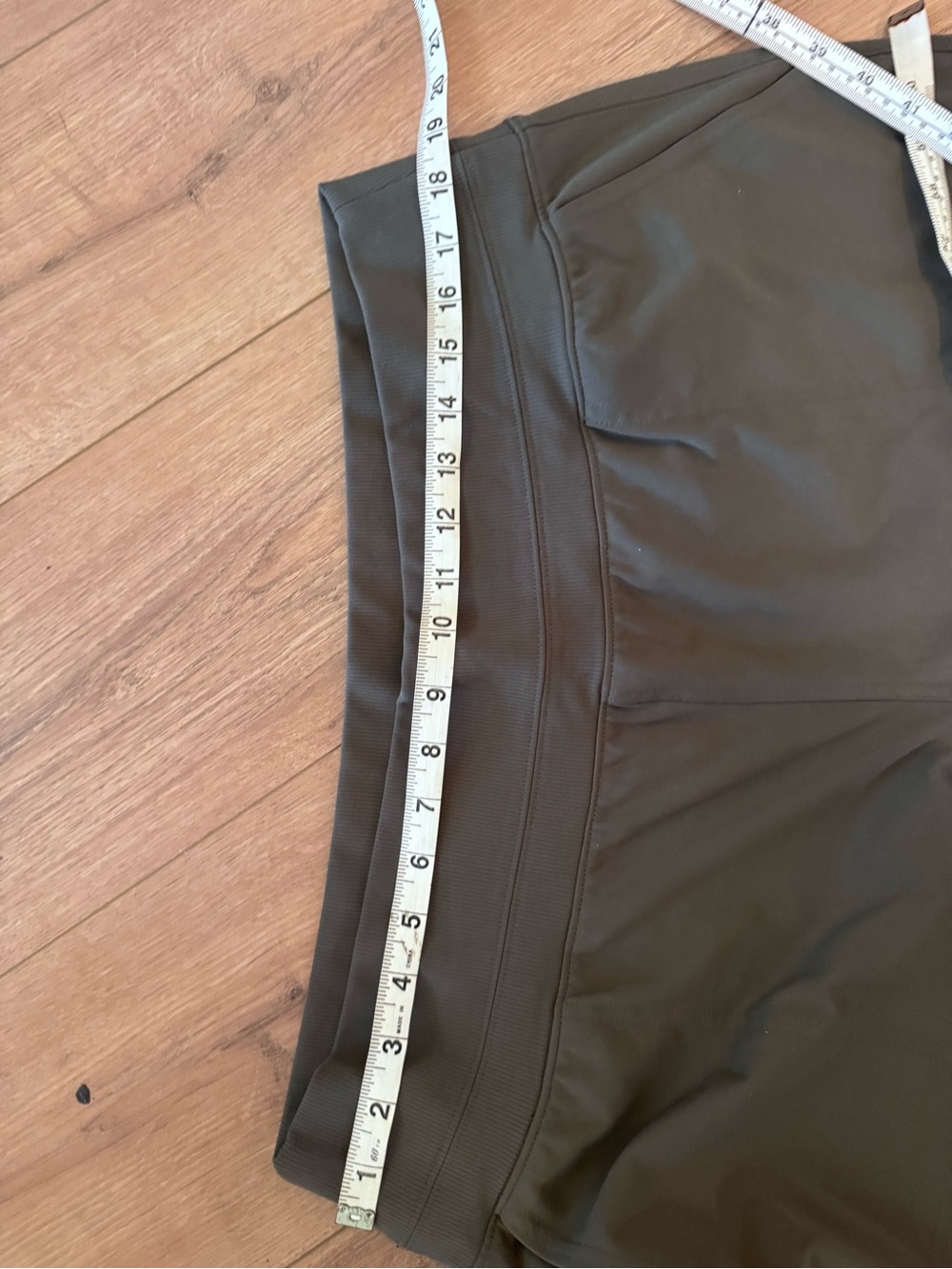 Loose fitted drapey pants, olive green - Picture 4 of 7